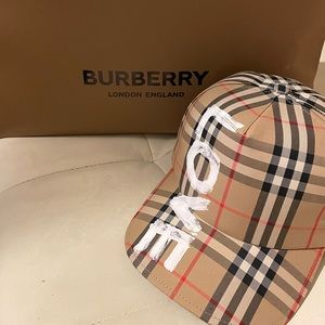 Burberry Love Print Vintage Check Baseball Cap unixes